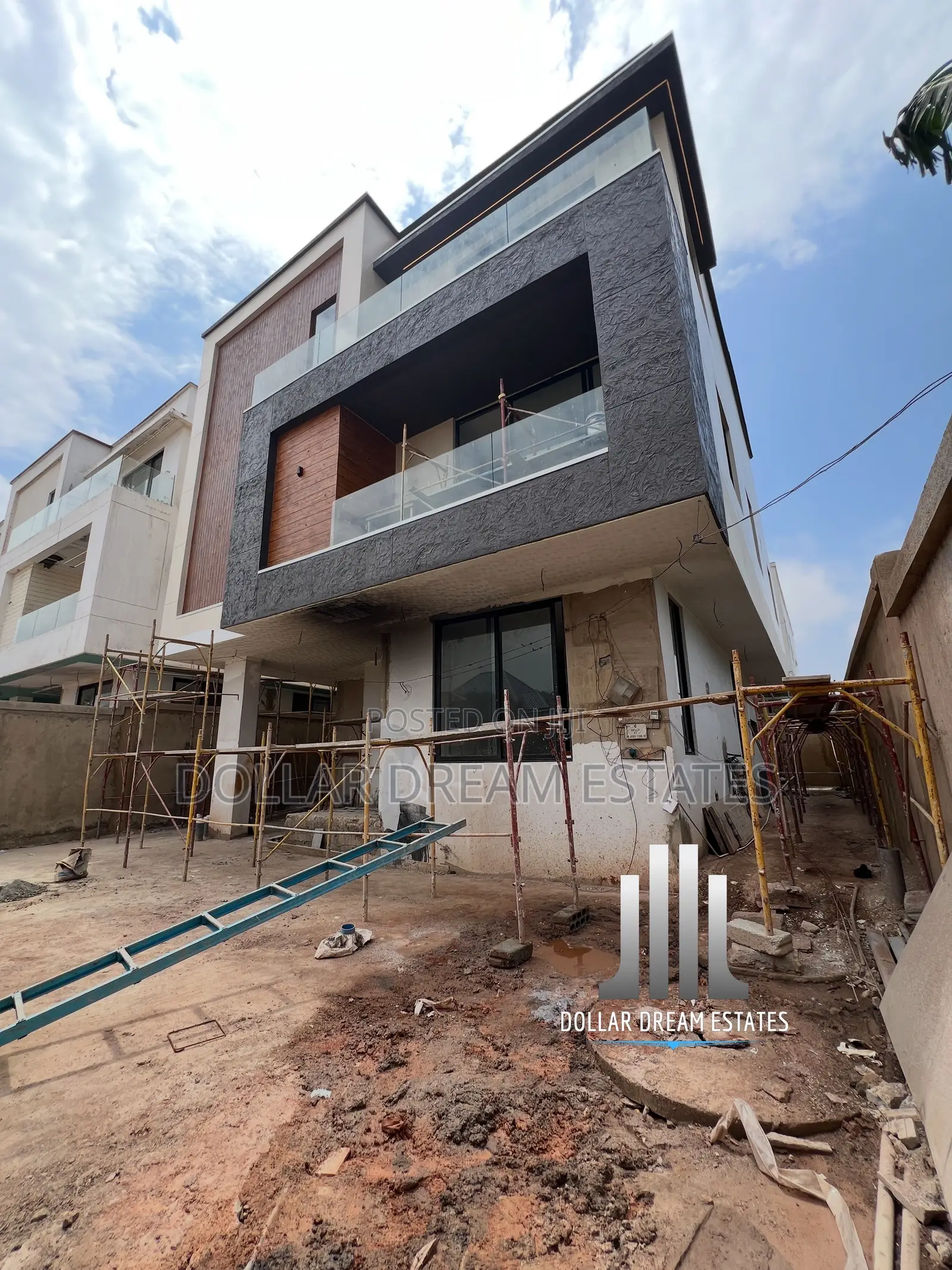 5bdrm House in Achimota for sale