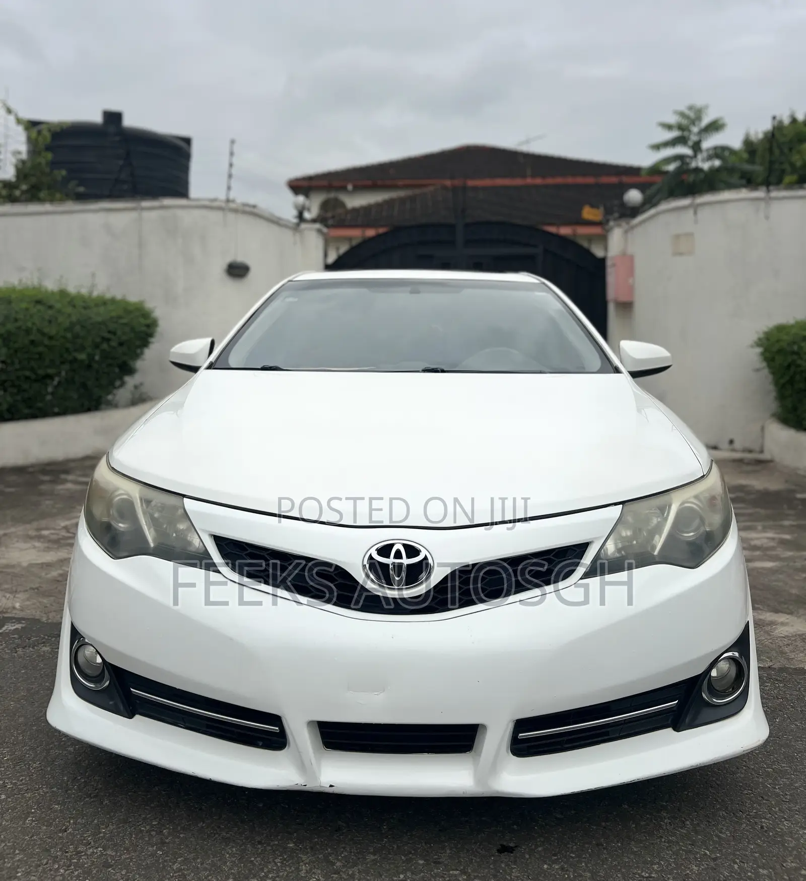 Toyota Camry SE 4dr Sedan (2.5L 4cyl 6A) 2014 White
