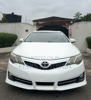 Toyota Camry SE 4dr Sedan (2.5L 4cyl 6A) 2014 White
