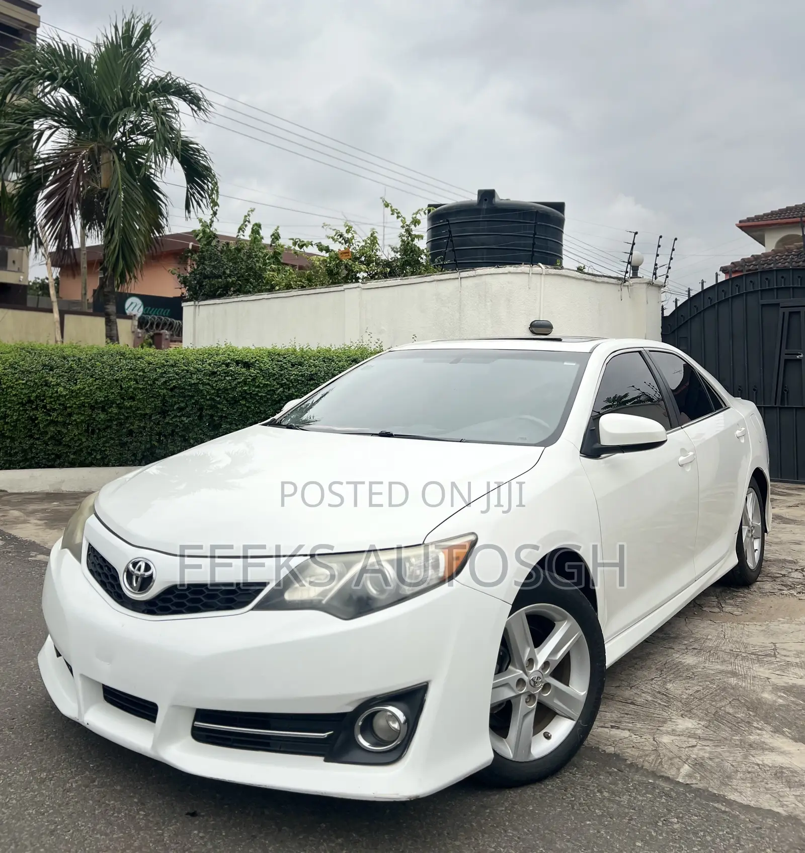 Toyota Camry SE 4dr Sedan (2.5L 4cyl 6A) 2014 White