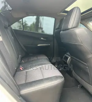 Toyota Camry SE 4dr Sedan (2.5L 4cyl 6A) 2014 White