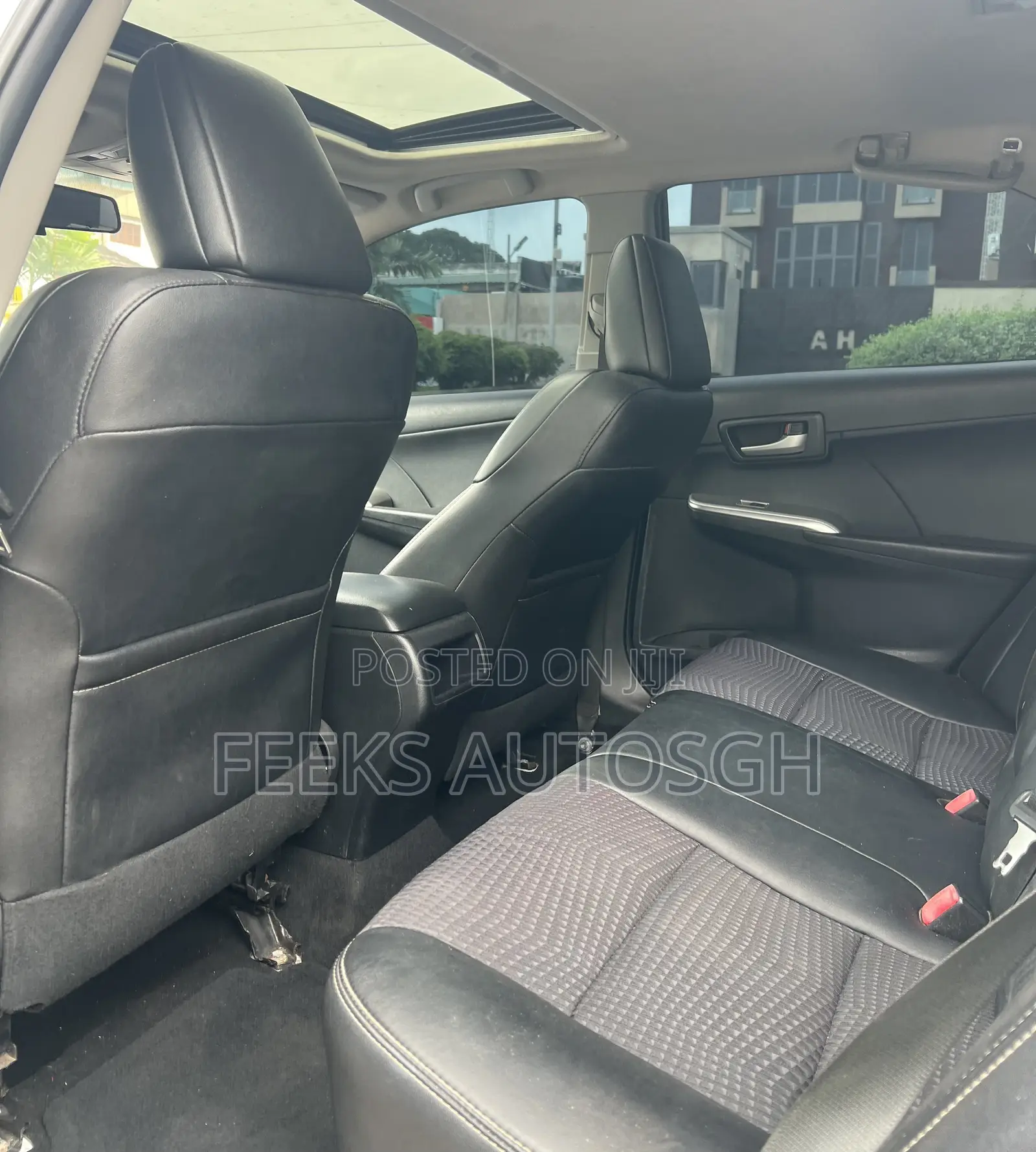 Toyota Camry SE 4dr Sedan (2.5L 4cyl 6A) 2014 White