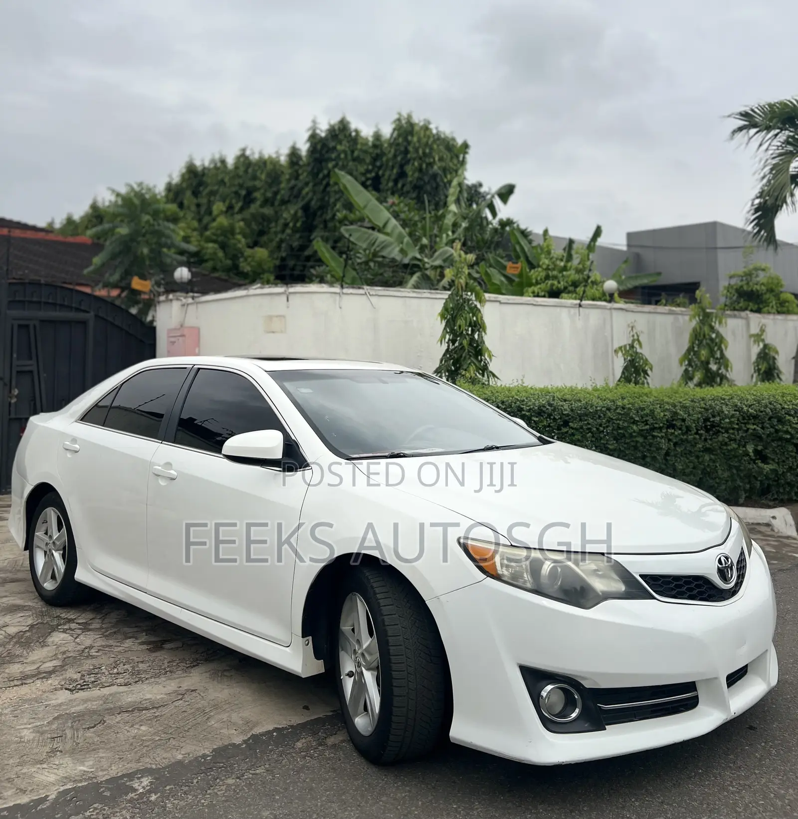 Toyota Camry SE 4dr Sedan (2.5L 4cyl 6A) 2014 White