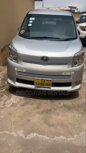 Toyota Voxy 2013 Silver