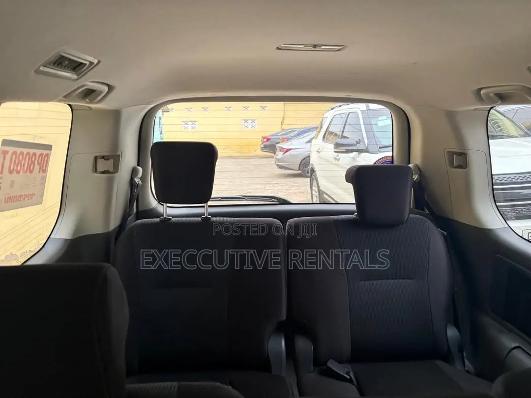Toyota Voxy 2013 Silver
