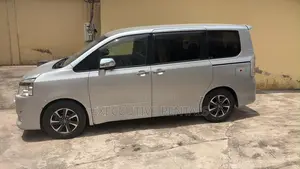 Toyota Voxy 2013 Silver