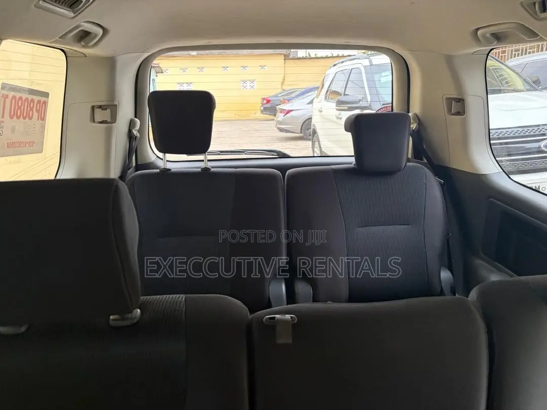 Toyota Voxy 2013 Silver