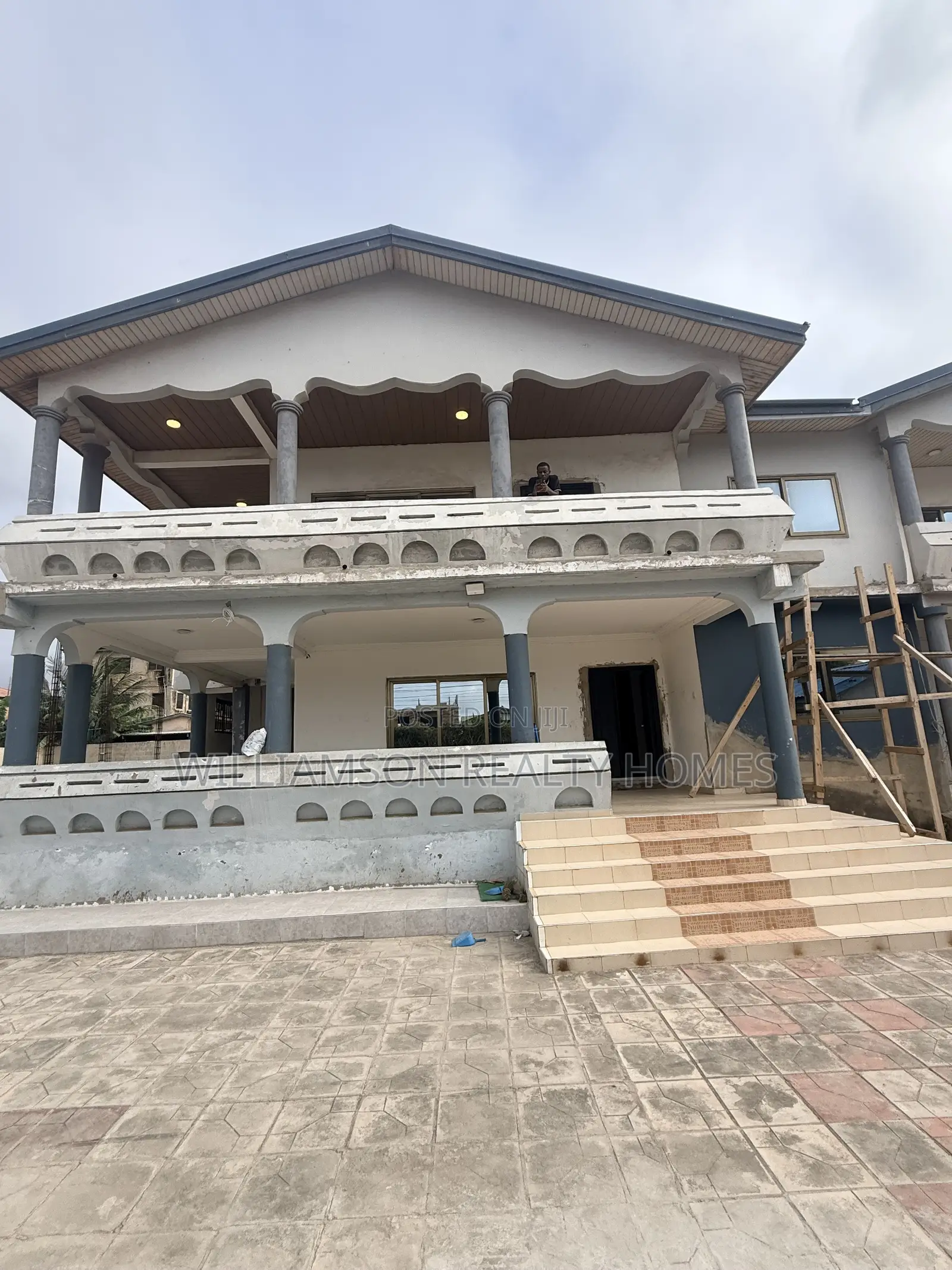 9bdrm House in Hfc Estate Area, Spintex for rent