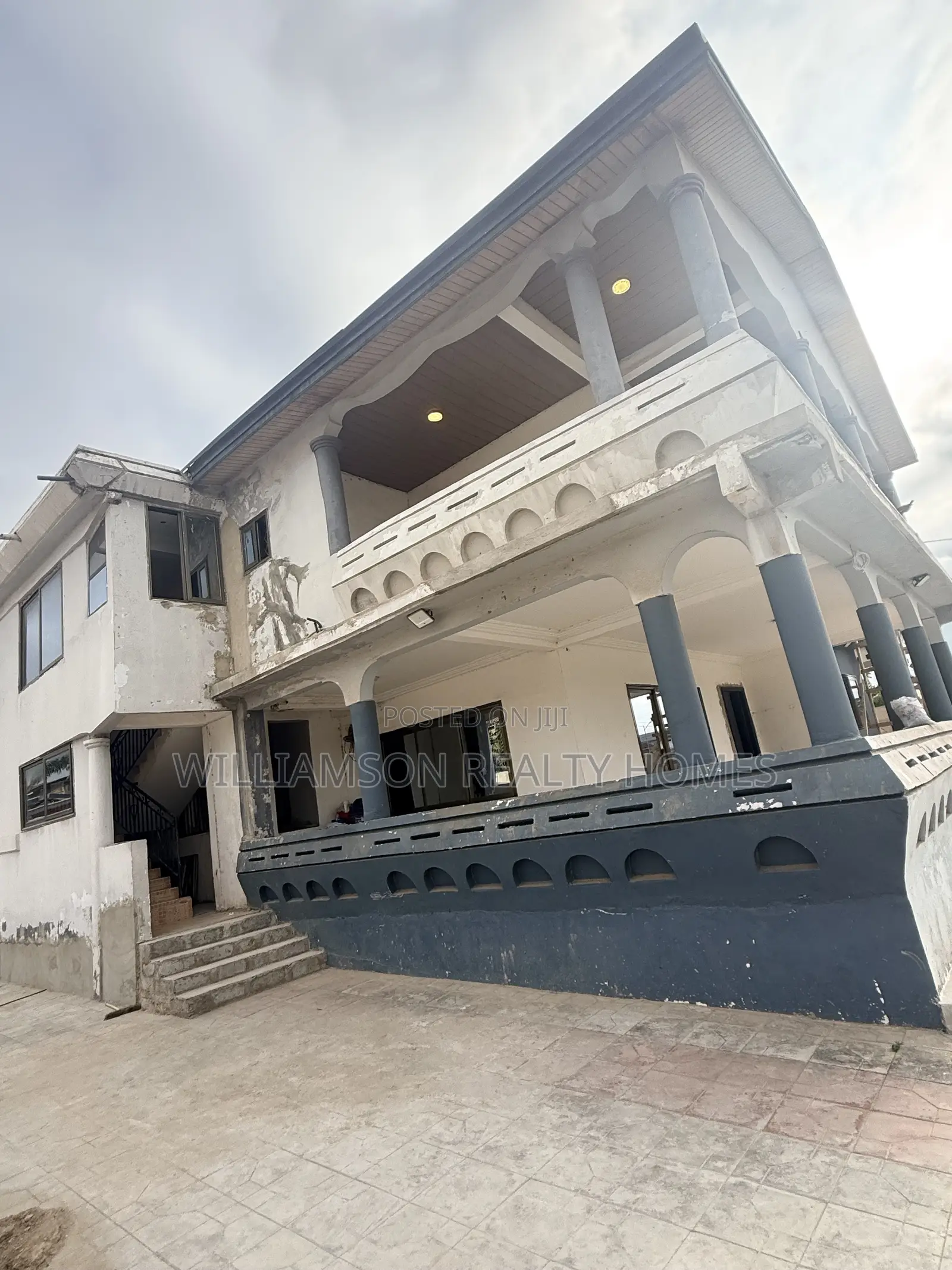 9bdrm House in Hfc Estate Area, Spintex for rent