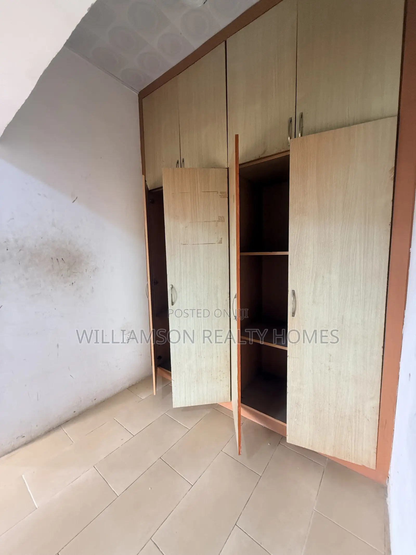 9bdrm House in Hfc Estate Area, Spintex for rent