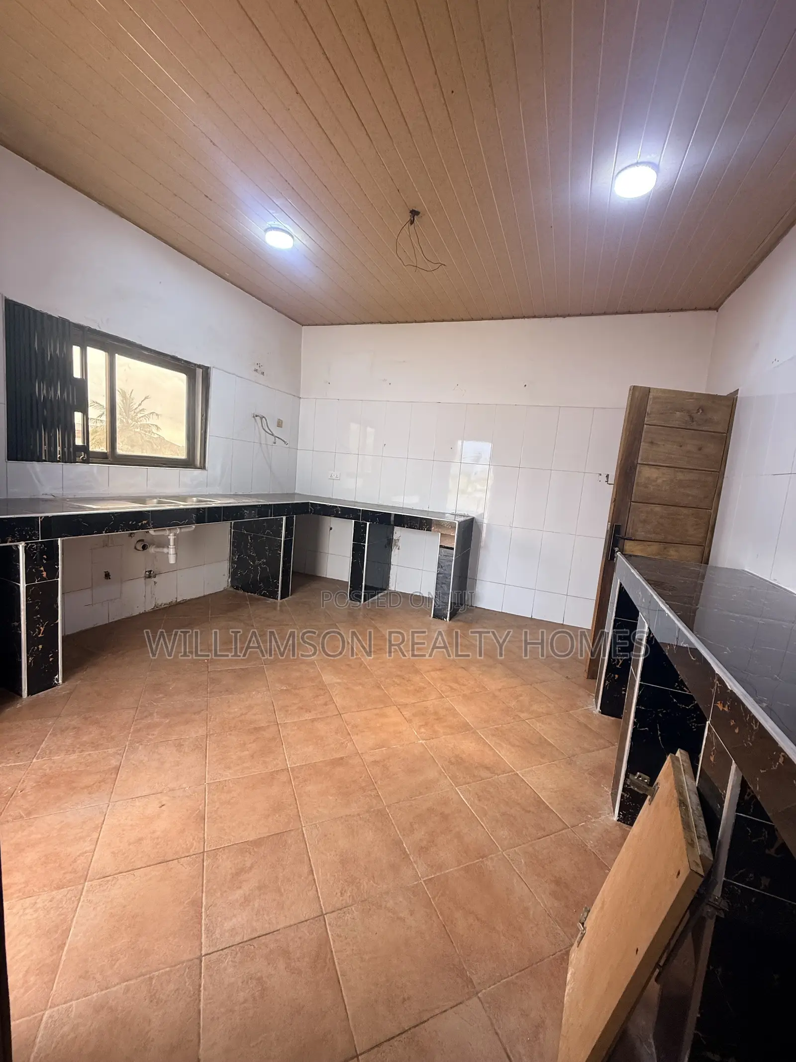 9bdrm House in Hfc Estate Area, Spintex for rent