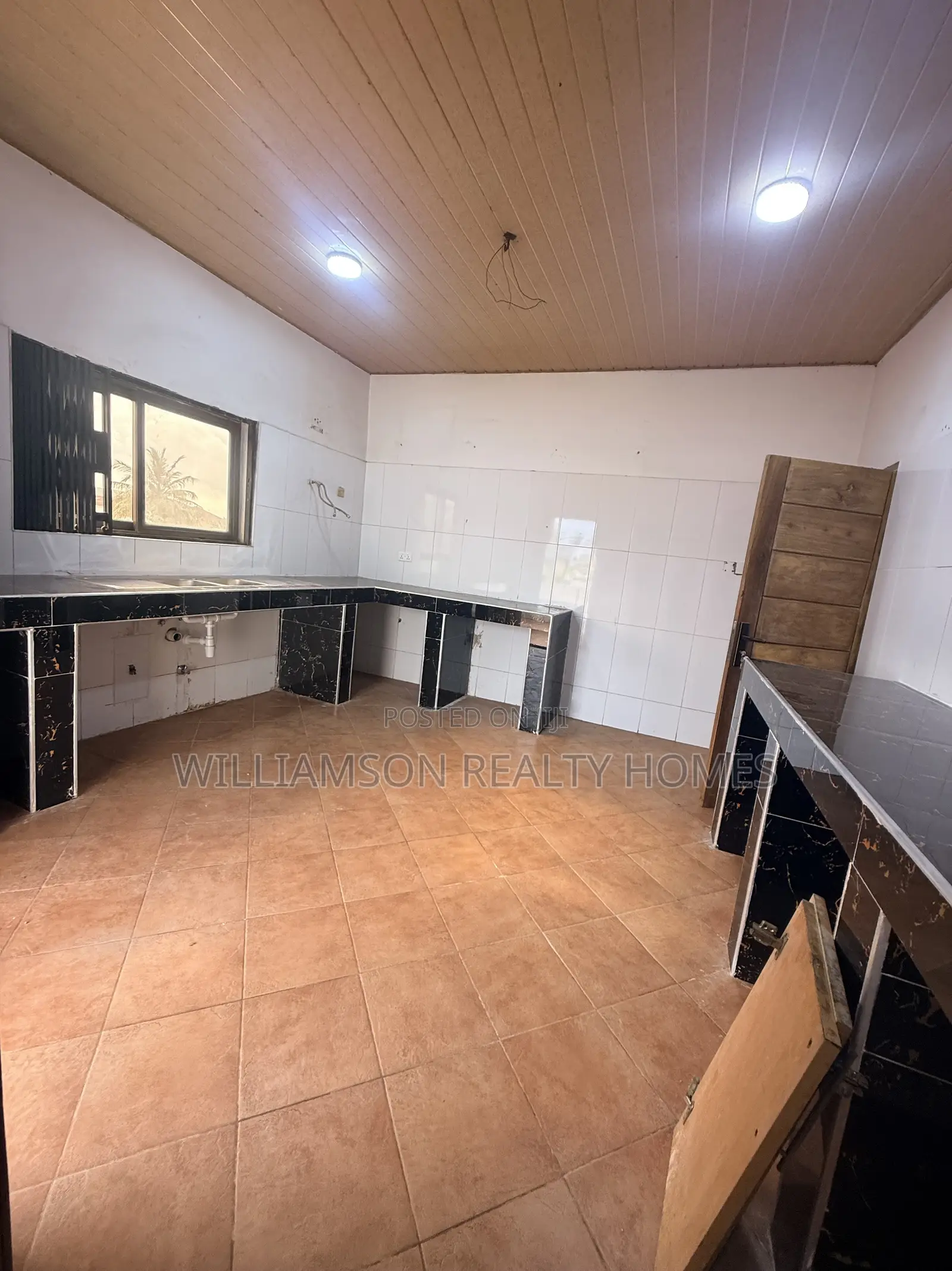 9bdrm House in Hfc Estate Area, Spintex for rent