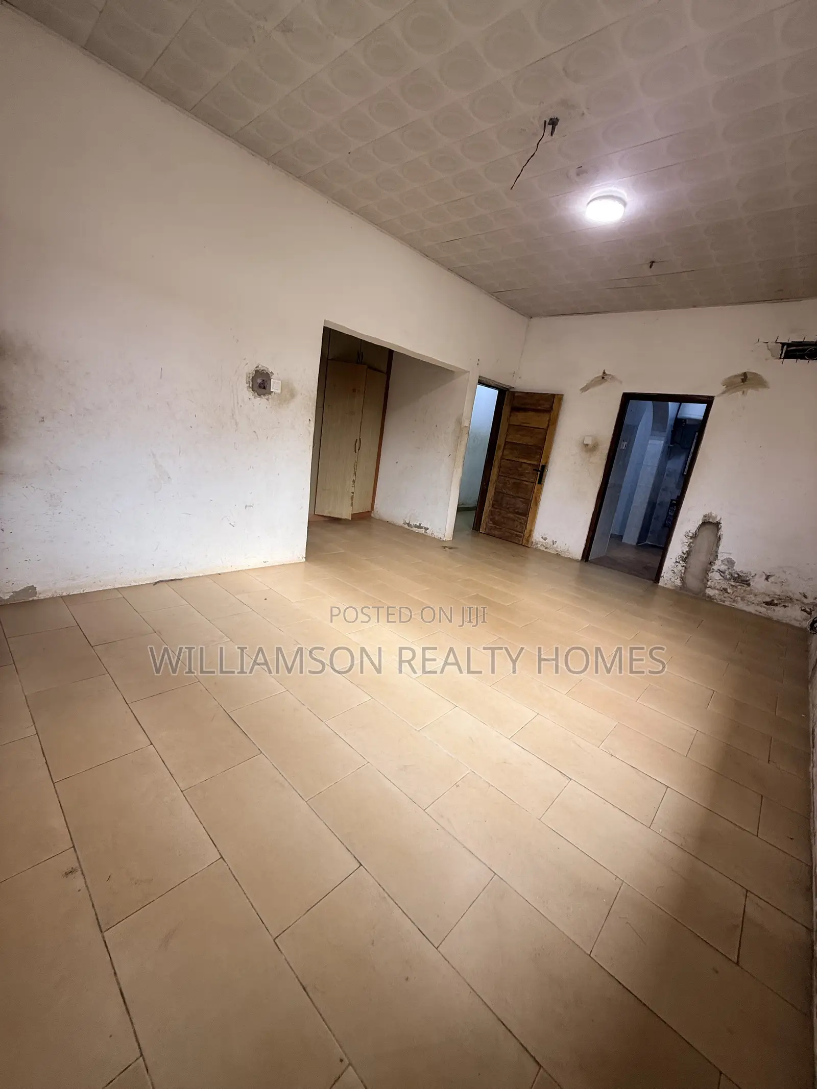 9bdrm House in Hfc Estate Area, Spintex for rent