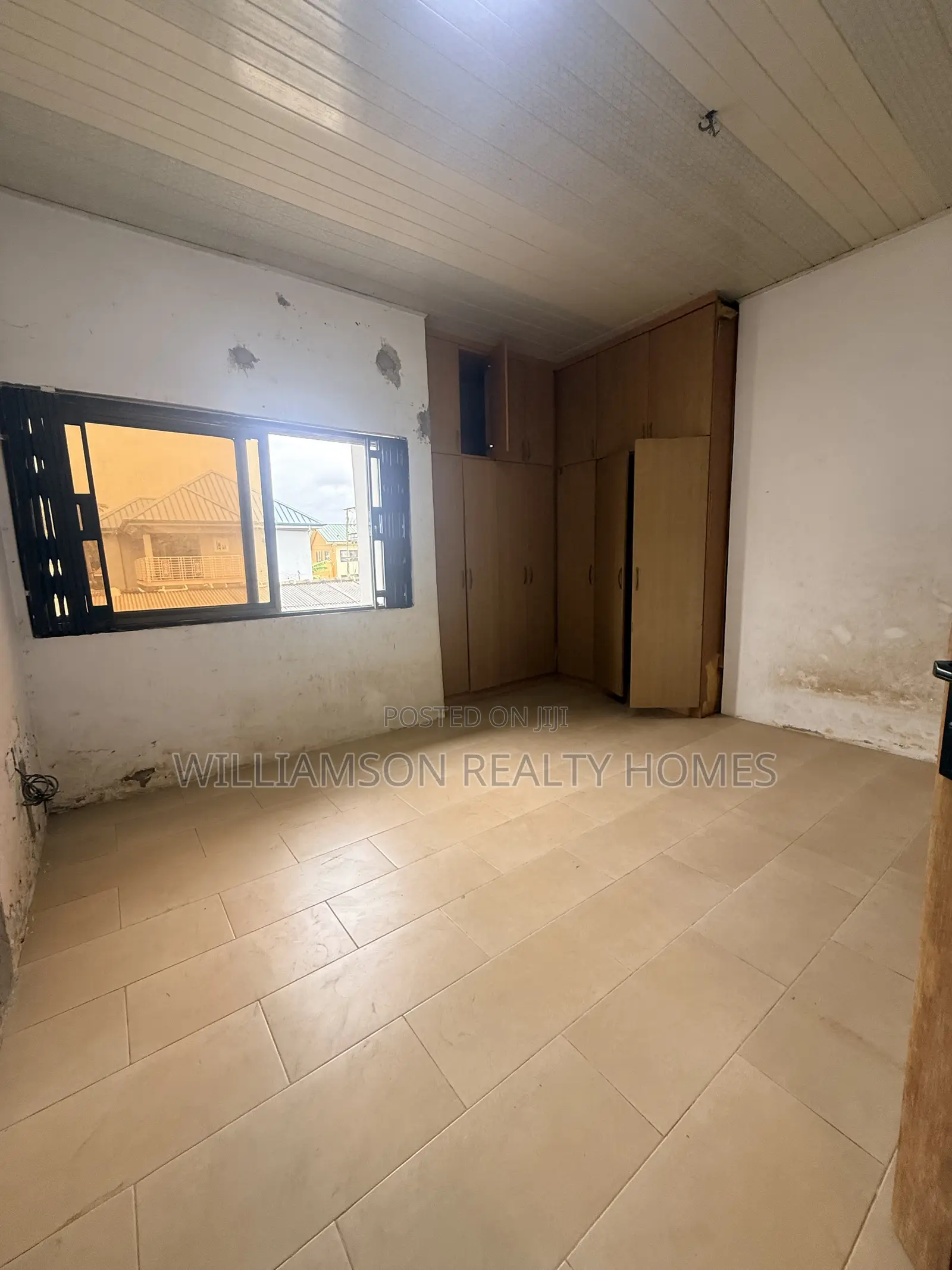 9bdrm House in Hfc Estate Area, Spintex for rent