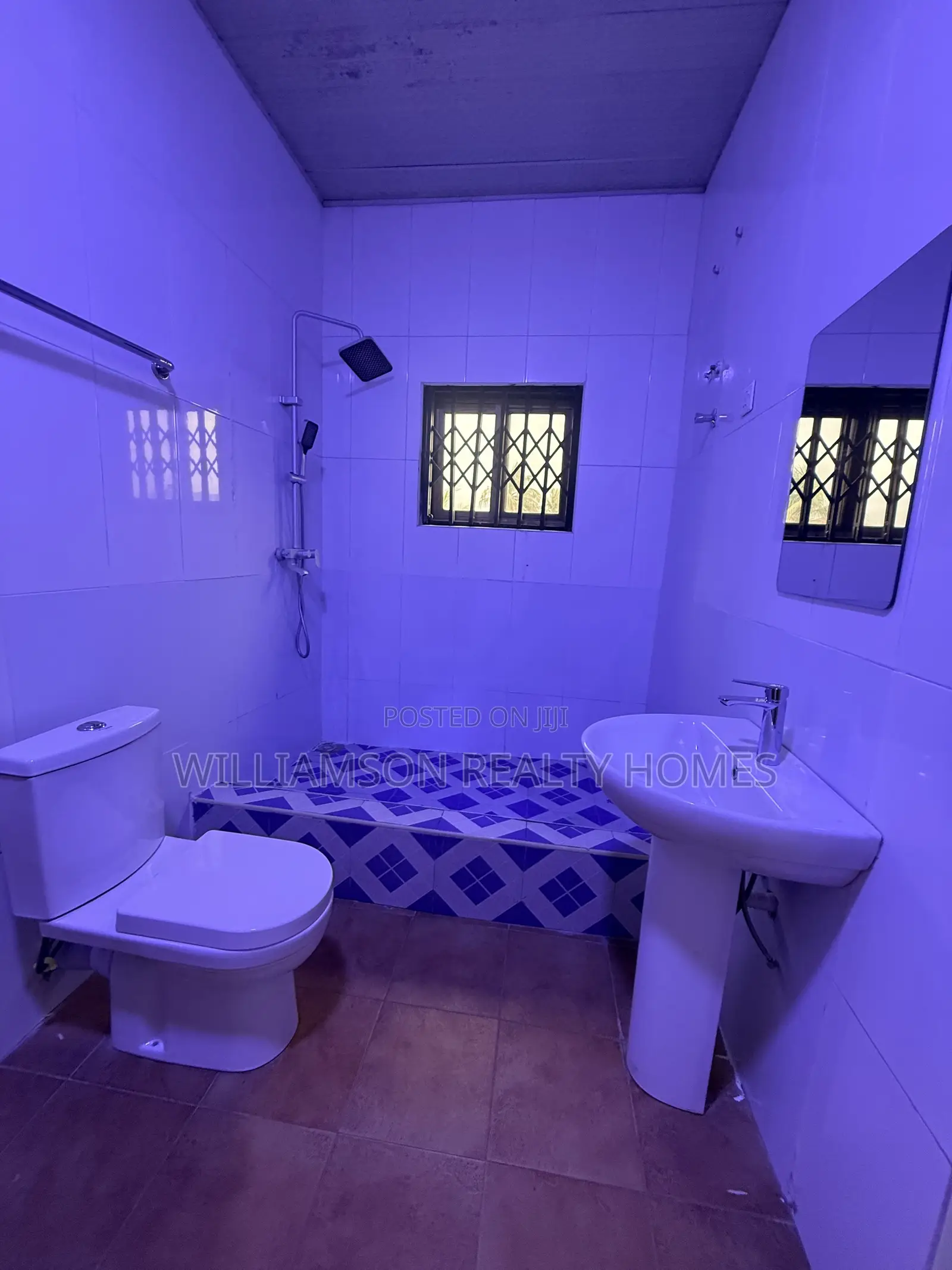9bdrm House in Hfc Estate Area, Spintex for rent