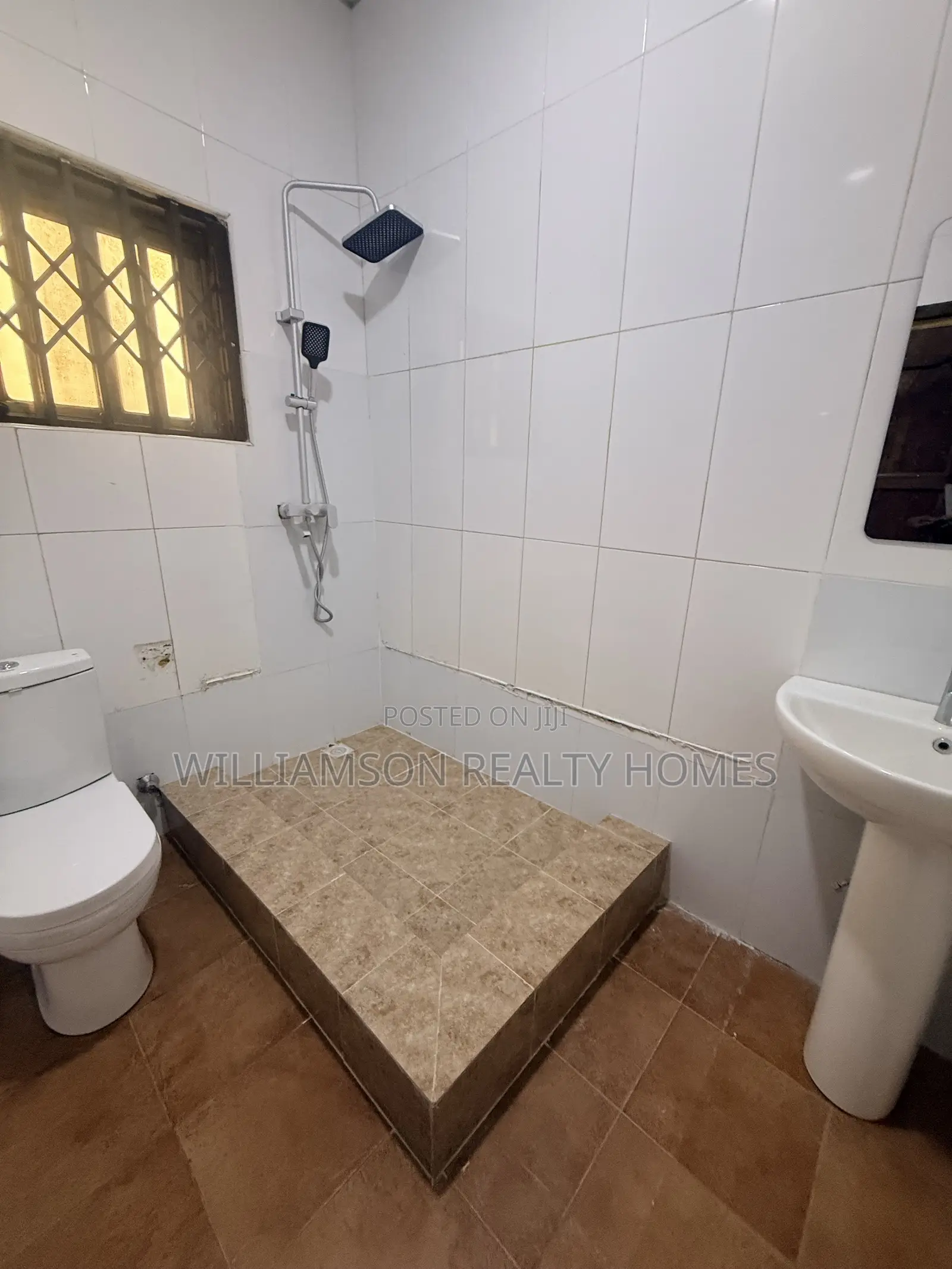 9bdrm House in Hfc Estate Area, Spintex for rent
