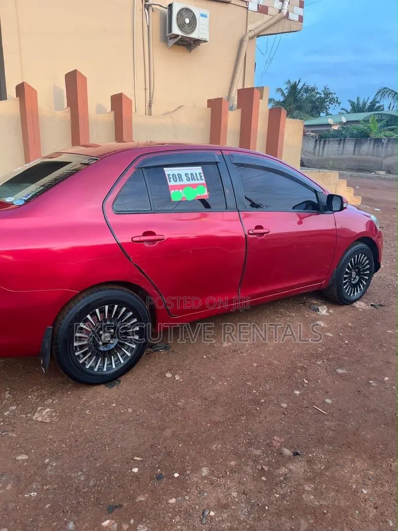 Toyota Belta 2011 Red