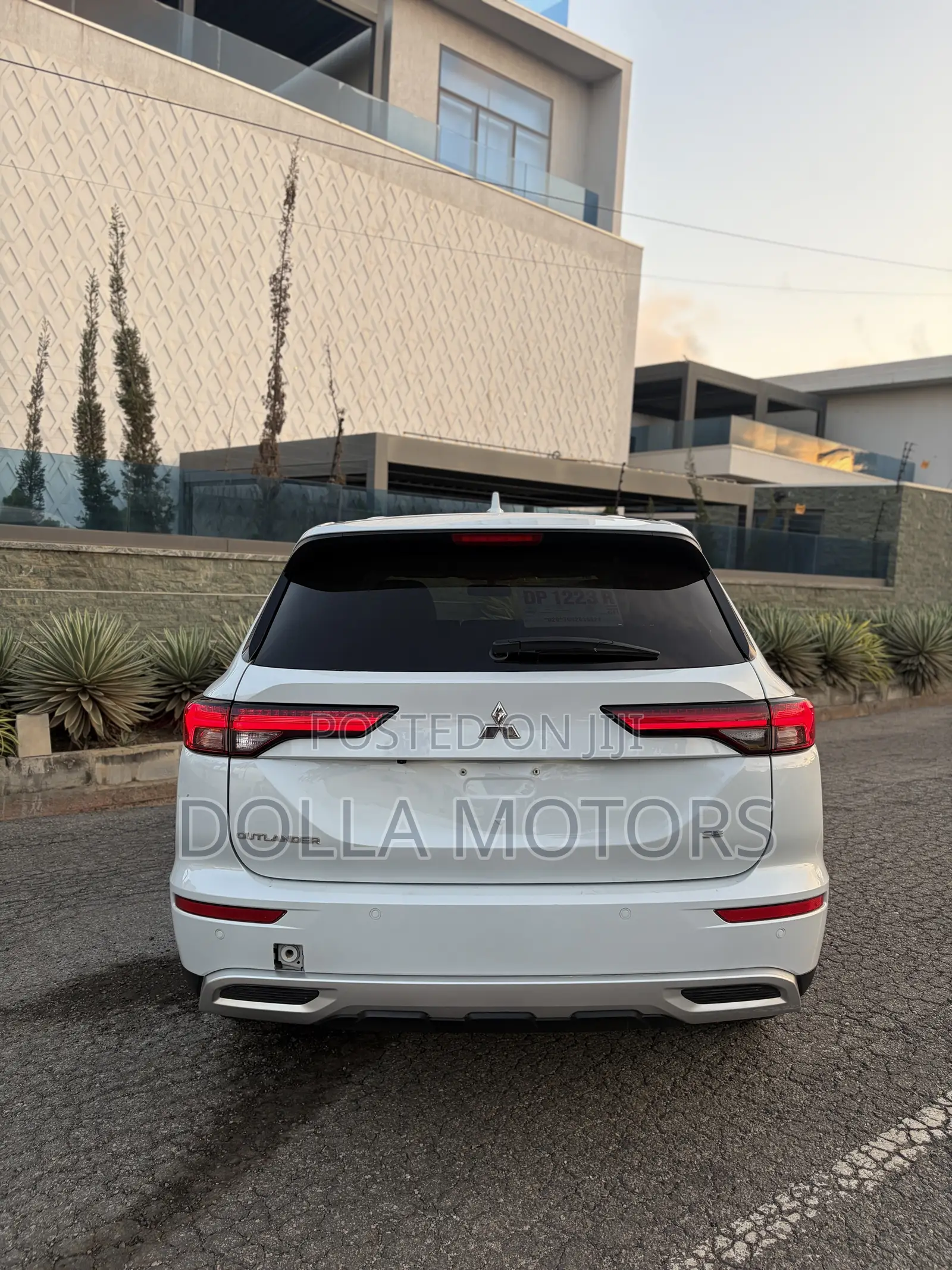Mitsubishi Outlander 2023 White