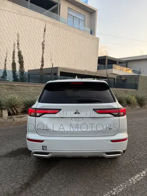 Mitsubishi Outlander 2023 White