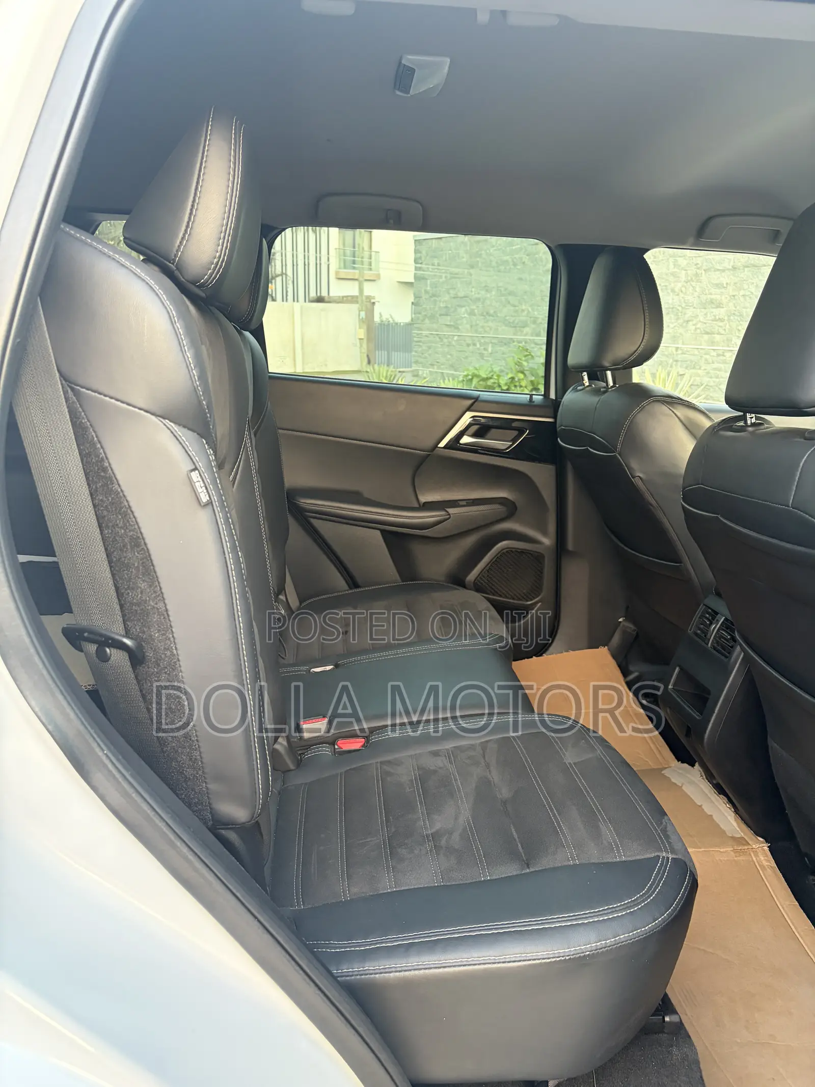 Mitsubishi Outlander 2023 White