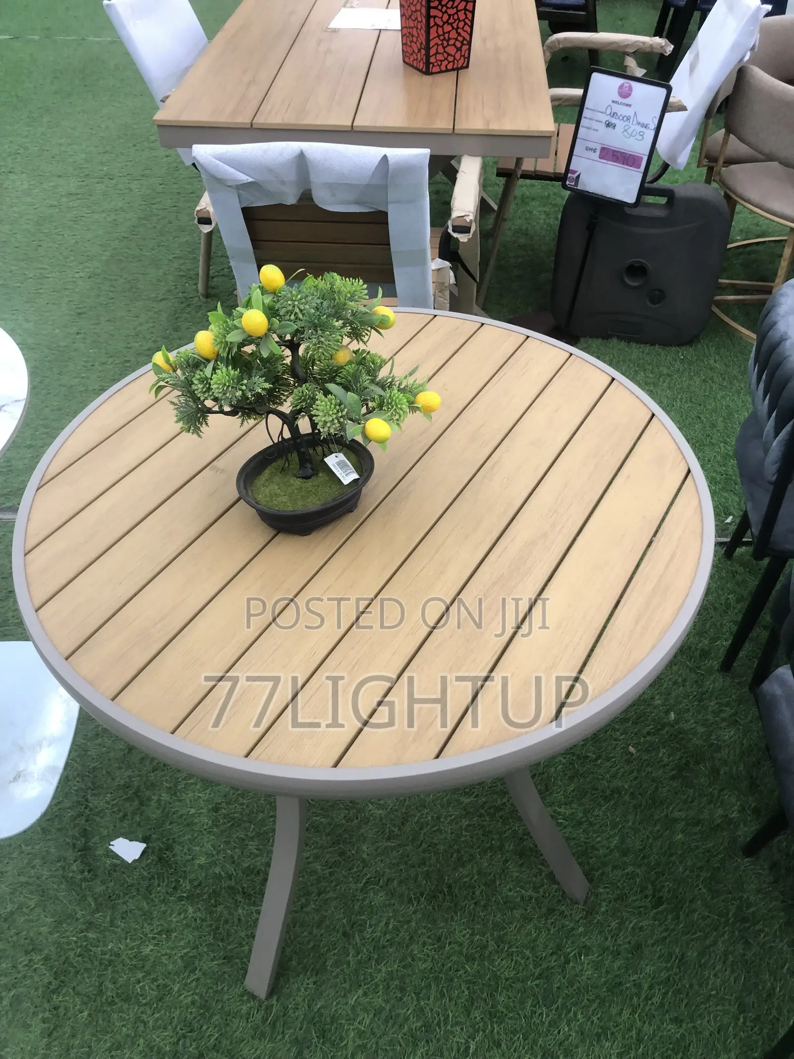 Rounded Table