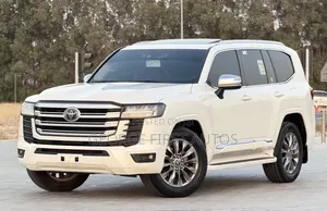 Toyota Land Cruiser LC300 2023 White