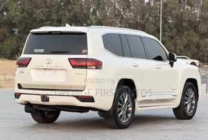 Toyota Land Cruiser LC300 2023 White