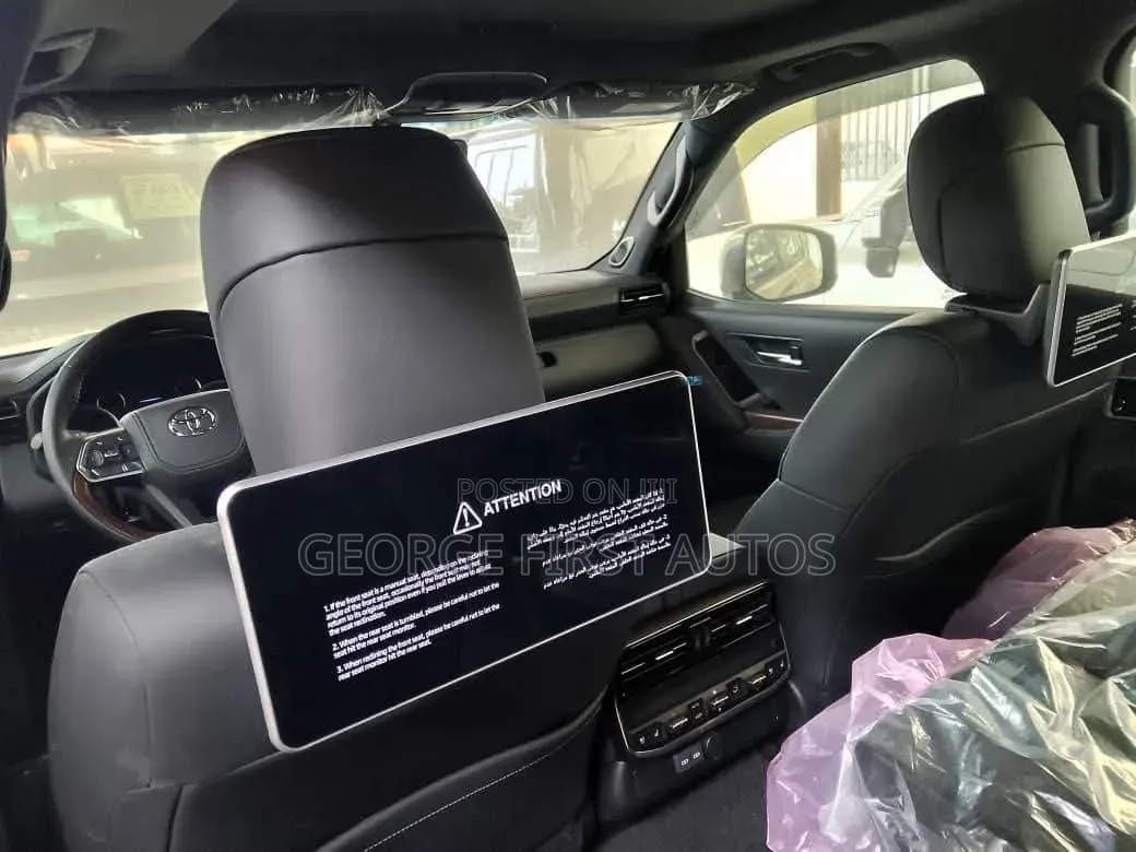Toyota Land Cruiser LC300 2023 White