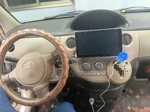 Toyota Sienta 2010 Silver