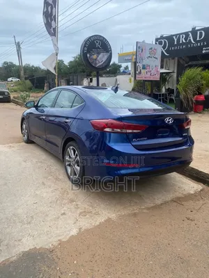 Hyundai Elantra Limited Sedan FWD (2.0L 4cyl 6A) 2017 Blue