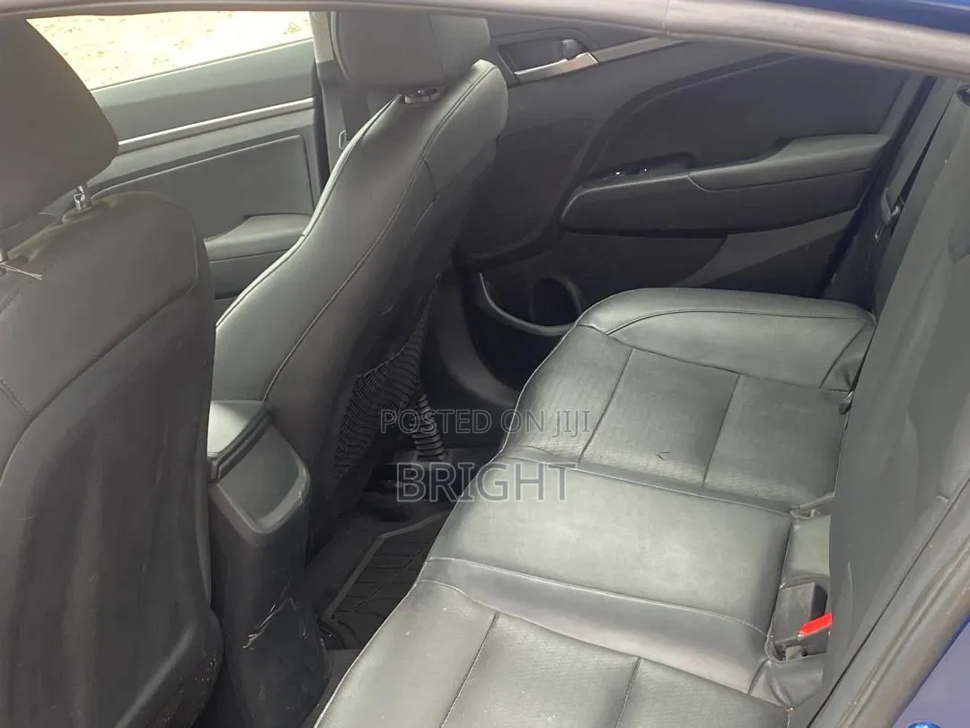 Hyundai Elantra Limited Sedan FWD (2.0L 4cyl 6A) 2017 Blue