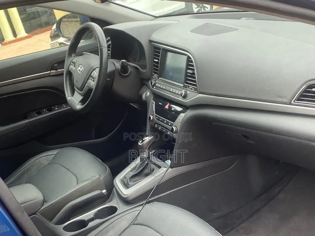 Hyundai Elantra Limited Sedan FWD (2.0L 4cyl 6A) 2017 Blue