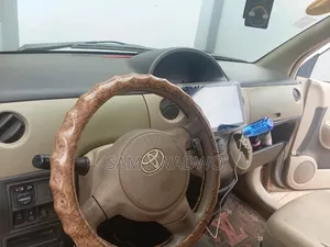 Toyota Sienta 2010 Silver