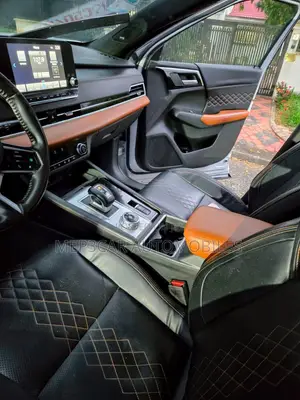 Mitsubishi Outlander 2022 White