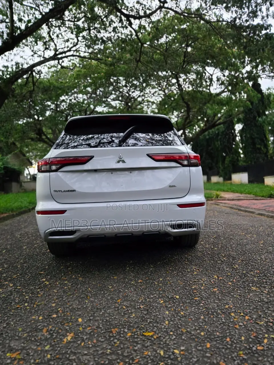 Mitsubishi Outlander 2022 White