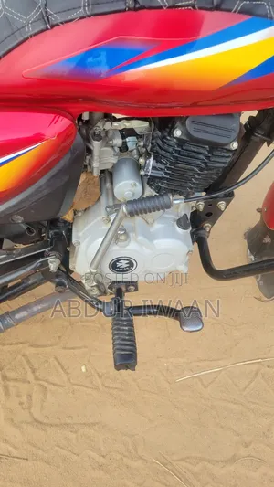 Bajaj Boxer 125 2026 Red