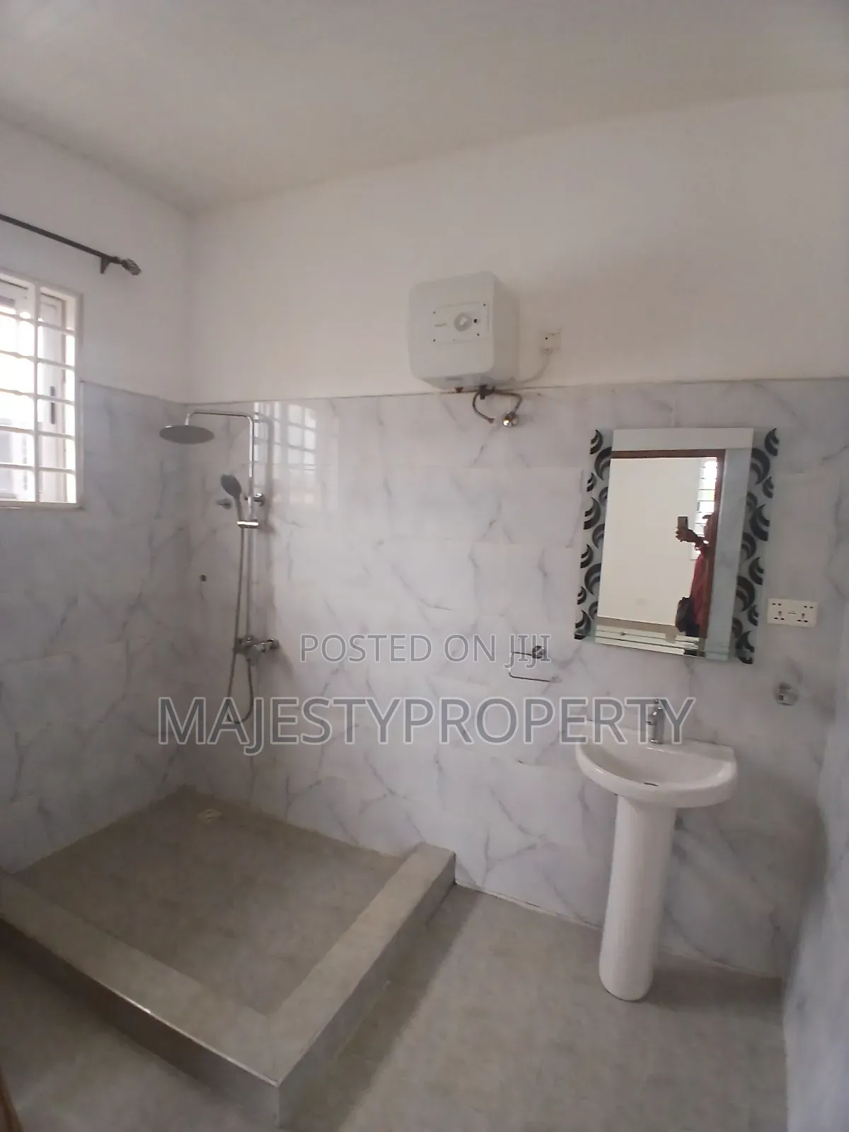 3bdrm House in Batsona, Baatsona Total for rent