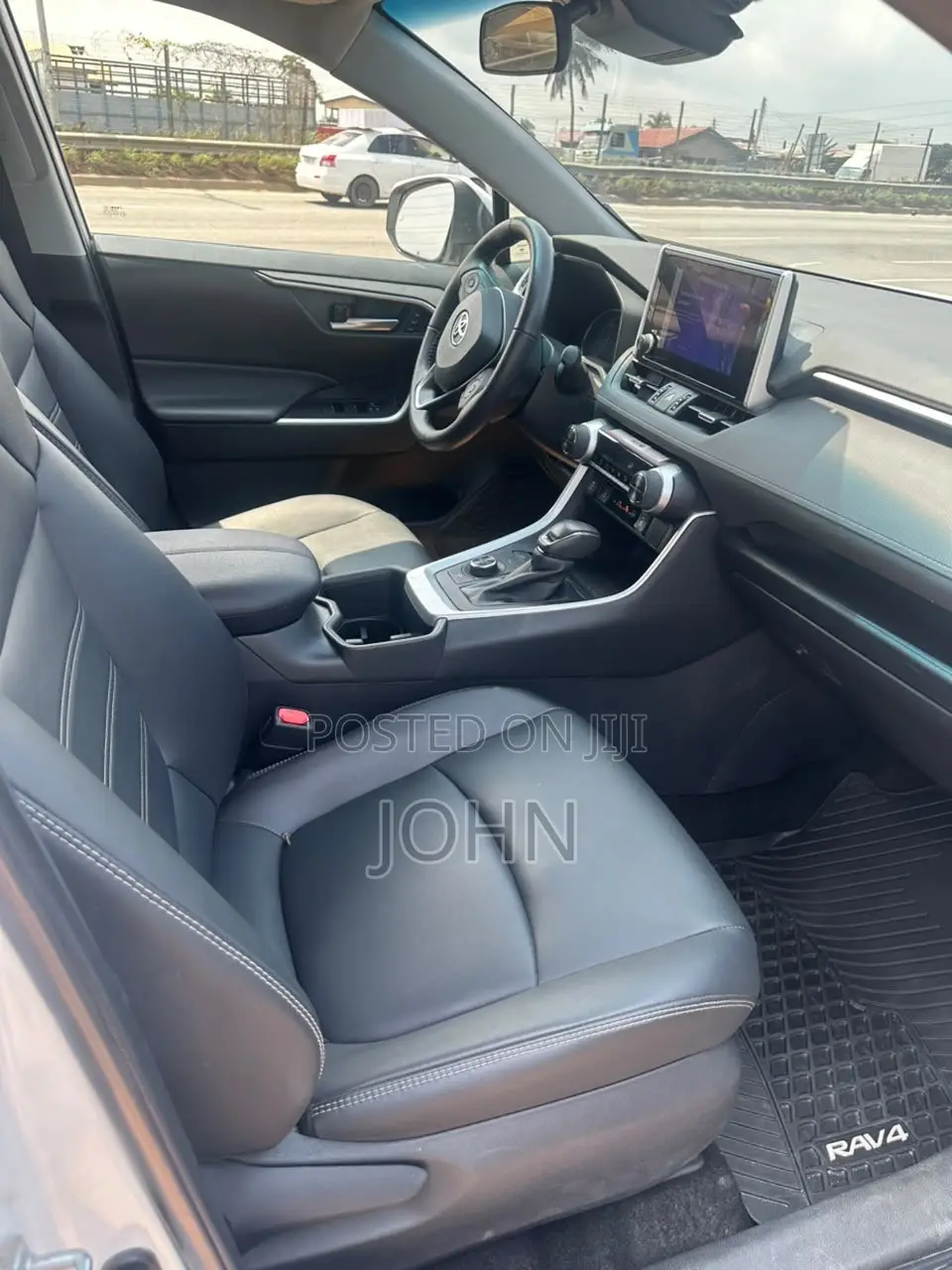 Toyota RAV4 XLE 2025 White