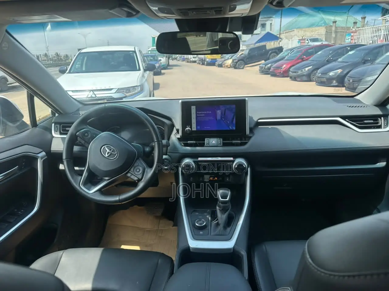 Toyota RAV4 XLE 2025 White