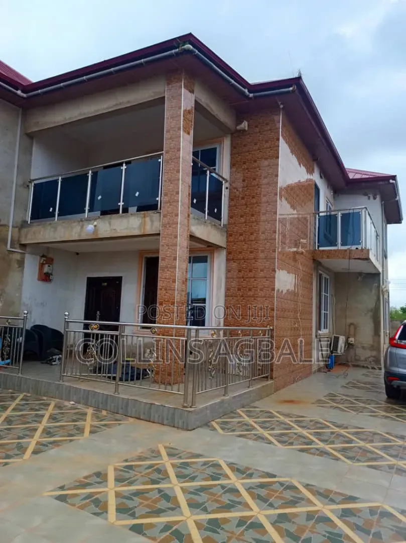 Furnished 5bdrm Duplex in Haven Gate, Appolonia City for sale