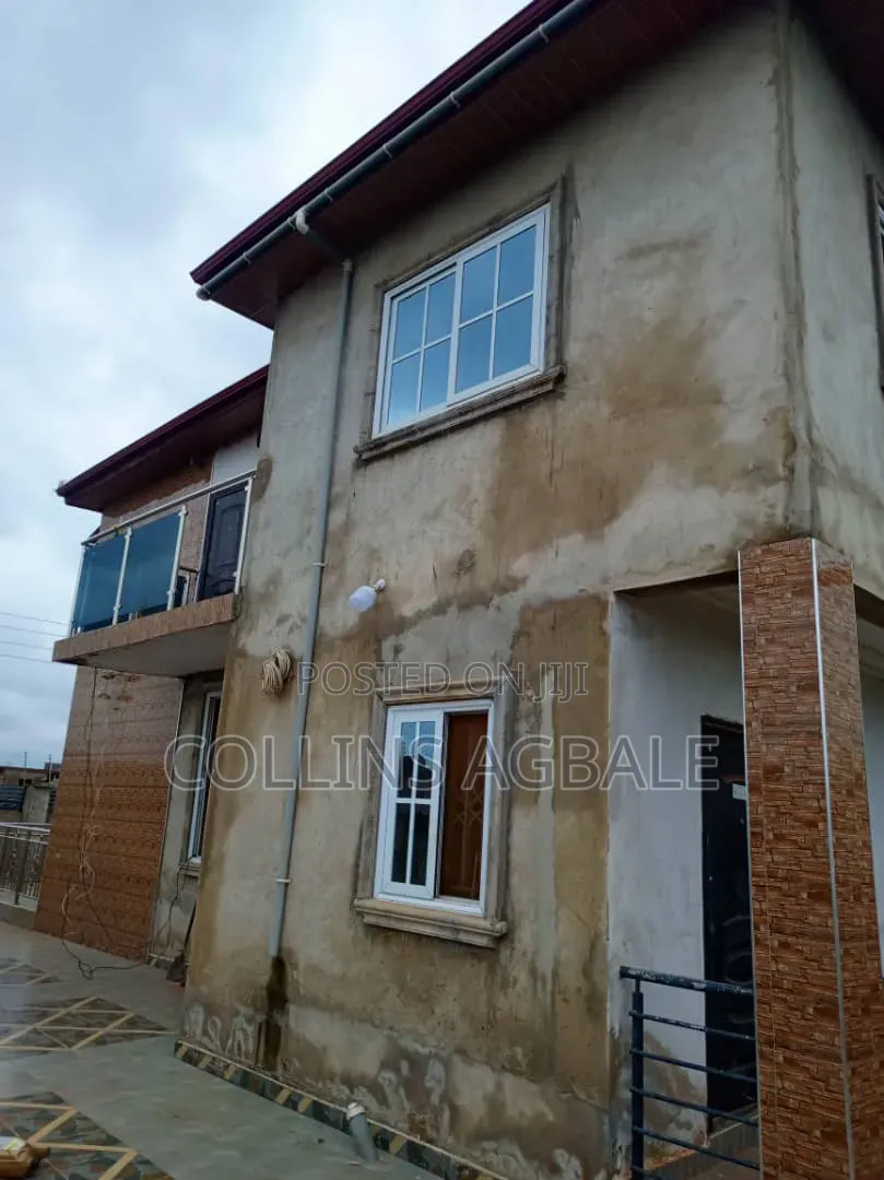 Furnished 5bdrm Duplex in Haven Gate, Appolonia City for sale