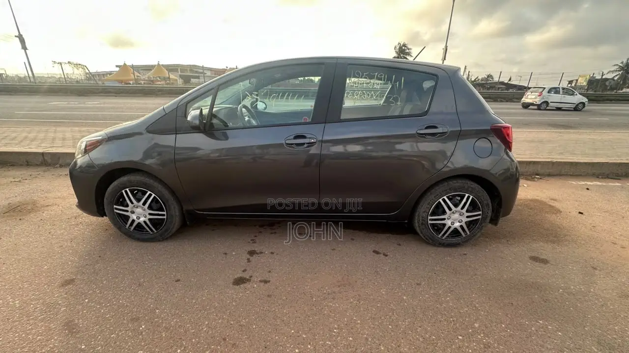 Toyota Yaris LE Hatchback 5dr 2016 Black