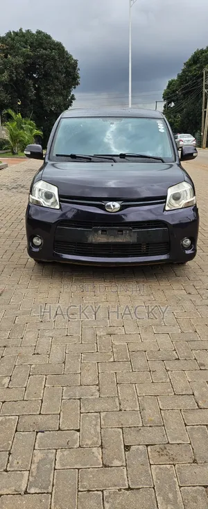 Toyota Sienta 2013 Brown