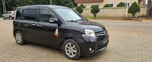 Toyota Sienta 2013 Brown