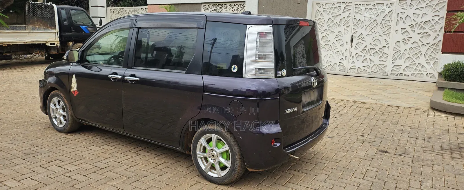Toyota Sienta 2013 Brown