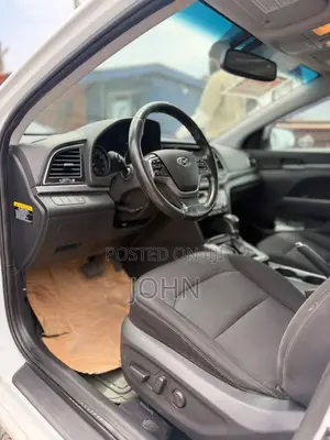 Hyundai Elantra SE Sedan FWD (2.0L 4cyl 6M) 2017 White