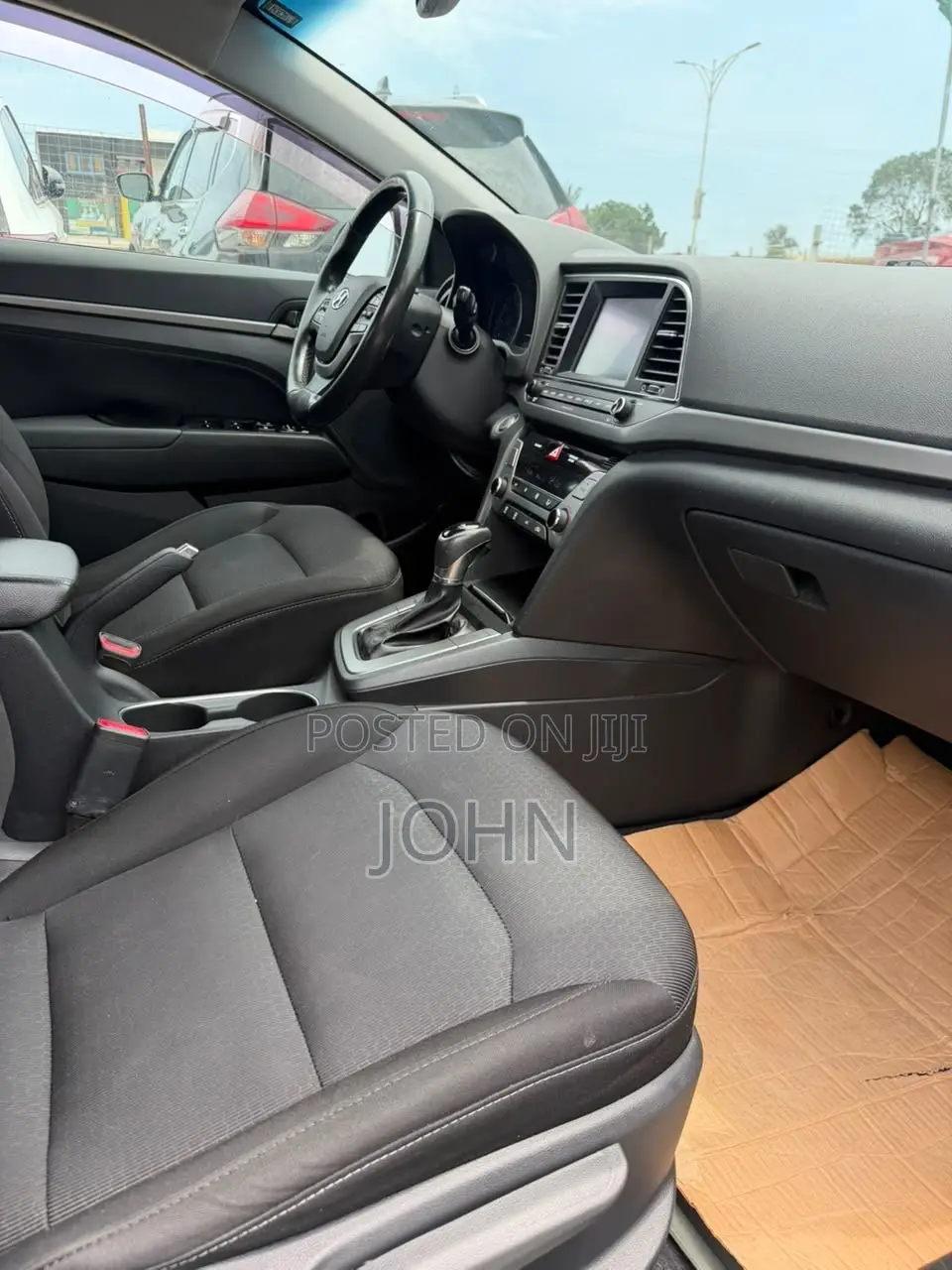 Hyundai Elantra SE Sedan FWD (2.0L 4cyl 6M) 2017 White