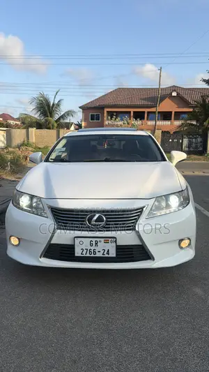 Lexus ES 350 FWD 2014 White