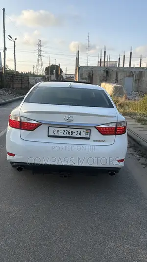 Lexus ES 350 FWD 2014 White