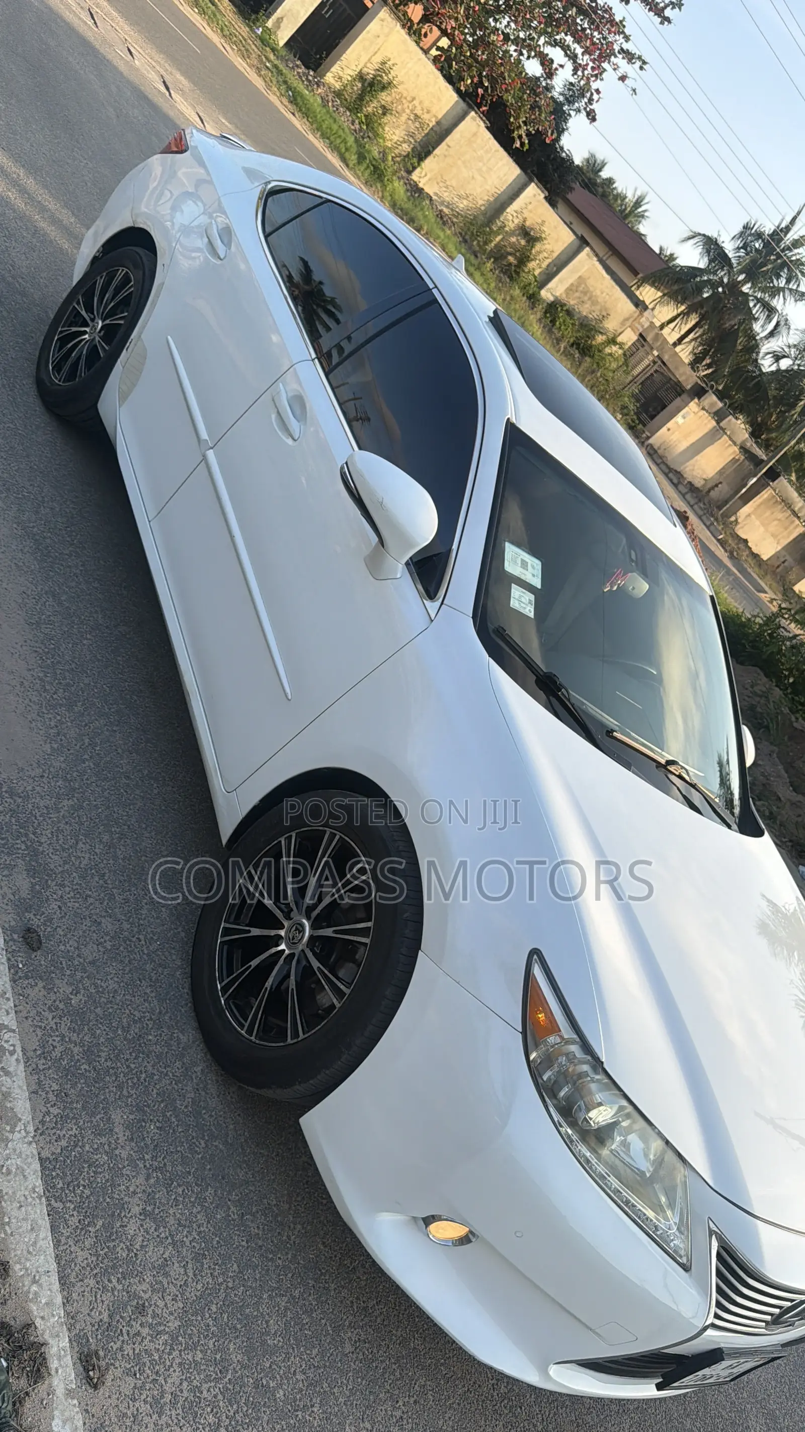 Lexus ES 350 FWD 2014 White